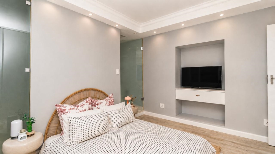 3 Bedroom Property for Sale in Sea Point Western Cape